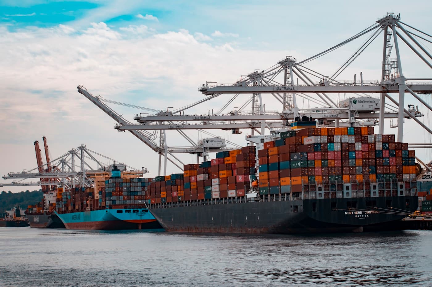 Port terminal containers